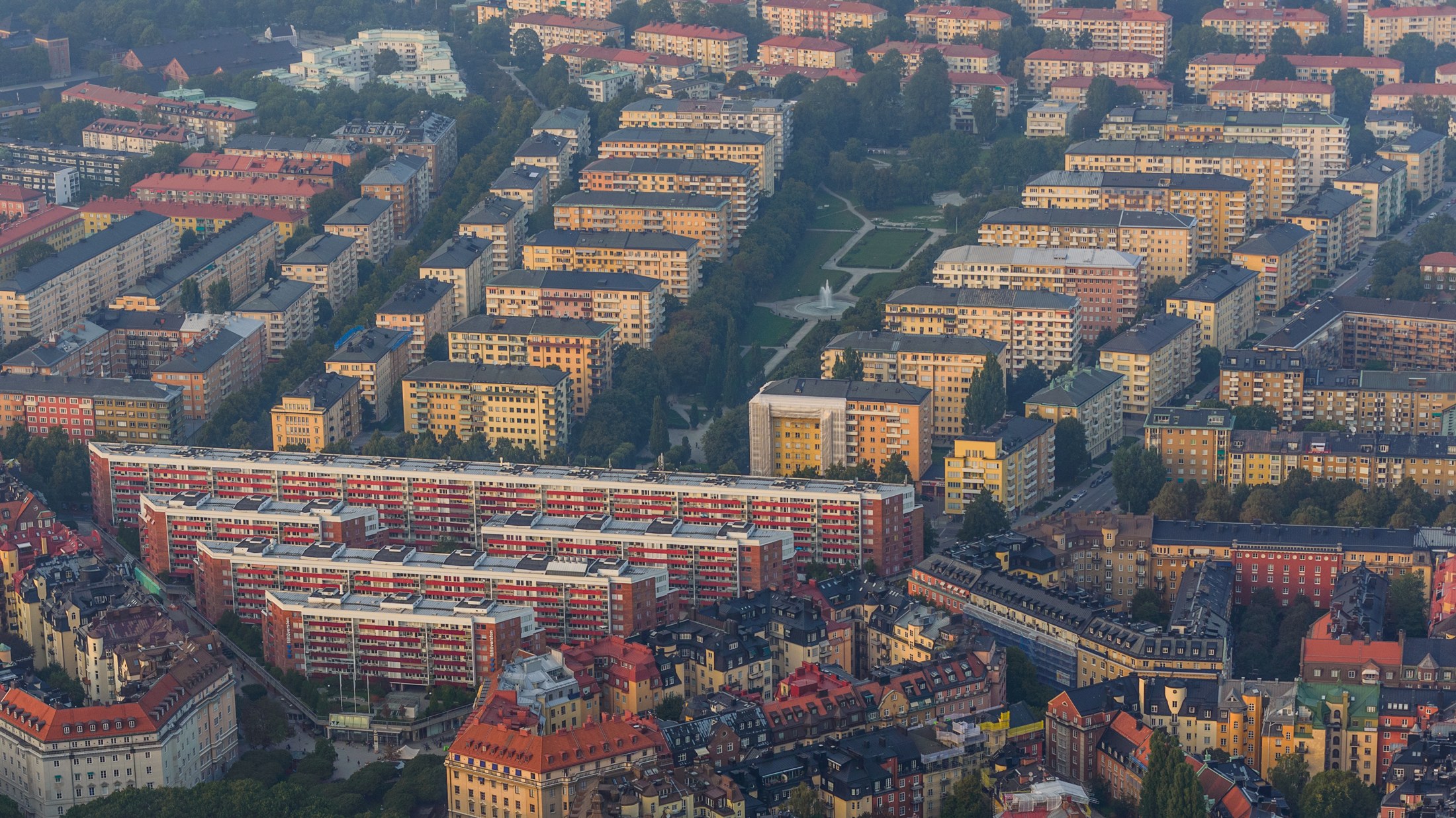Helikoptervy över Tessinparken och Gärdet i Stockholm